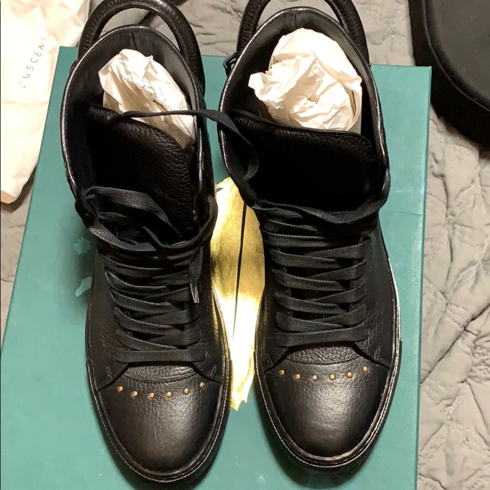 Shoes - Picture 7 of 8